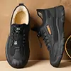 Zapatos de hombre 2026 nuevos de otoño e invierno con cordones casuales de algodón, engrosados y cálidos, tenis versátiles, zapatos de papá antideslizantes