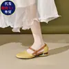 Sandalias de verano populares de comercio exterior transfronterizo, con tacón bajo hueco, sandalias poco profundas de bloques de color, sandalias de punta redonda para mujer, zapatos de vestir sencillos para mujer