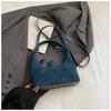 Bolsa Pequena Casual e Estilosa de Mão para Mulheres 2025 Outono Nova Bolsa Casual Fosca Formato Dumpling Bolsa de Ombro Único Transversal Retrô
