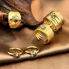 Anillo de Acero Titanio Chapado en Oro de 18 Quilates con Diseño Envolvente de Perlas, Lujo Ligero y Sensación de Alta Gama, Anillo Abierto, Joyería de Acero Inoxidable que No se Desvanece