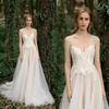 Vestido de novia ligero, blanco, sencillo, estilo Mori, para uso diario, con corte en el césped, cola larga y aspecto entallado.