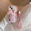 Adecuado para Apple iPhone 12/11 Pro Max Todo Incluido TPU Felpa Muñeca Kuromi Funda de Teléfono Color Crema Correa de Mano