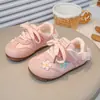 Zapatillas Bordadas de Flor para Niñas Moda 2026 Otoño Nuevas Ligeras Versátiles Zapatos de Entrenamiento Alemanes Casual Transpirables Zapatos de Tabla