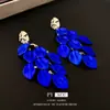 Aretes de Borla de Pétalo de Aguja Plateada, Sensación de Lujo Ligero y Gama Alta, Aretes de Nicho con un Ambiente Vintage, Versátiles y Elegantes, Venta al por Mayor