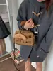 Bolsa Transversal Gatinho Fofo para Mulheres 2025 Nova Cartoon Pequena Quadrada Bolsa de Ombro de Alta Qualidade Nicho para Passeio e Trabalho