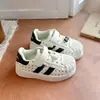 Zapatos de Princesa Agan para Niñas 2026 Otoño Nuevos Tenis con Adorno de Encaje para Niños Pequeños y Niños Pequeños, Zapatos Planos de Bebé con Punta de Concha