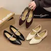 Zapatos Mary Jane de estilo francés con pedrería, punta fina y tacón medio, nuevo modelo primavera-verano 2026, corte bajo para combinar con faldas, con una sola tira de hebilla y tacón grueso