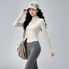 Conjunto deportivo de dos piezas para yoga para mujer: Chaqueta ajustada con cremallera y cuello alto y pantalones de tiro alto elásticos con tacto nude para entrenamientos en el gimnasio