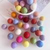 Atacado Bolas de Feltro de Lã Coloridas de 1,5cm DIY Acessórios Artesanais Pom-Pom Pingentes Poke Fun