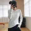 Suéter tejido suave y acogedor de Tencel y lana con botones de concha, cuello henley, manga larga para mujer, jersey base para otoño