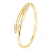 Suministro Exclusivo Transfronterizo Europeo y Americano de Pulseras Creativas con Diseño de Flecha, Microincrustaciones de Circonita, Lujo Ligero, Versátiles, a la Moda y Elegantes, Venta Directa del Fabricante