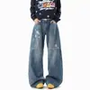 Jeans curvos de pierna ancha con estampado de estrellas deconstruido estilo americano, un nuevo diseño de moda para hombre, con corte holgado y un look fresco y elegante.