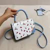 Bolso pequeño cuadrado fresco y dulce para mujer, nuevo bolso de hombro con bloques de color color cereza para verano y otoño 2026, bolso cruzado para el trabajo