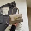 Bolsa Trapezoidal 2026 Transfronteiriça Nova com Design Exquisito e Fecho de Trava, Bolsa de Ombro de Alta Costura, Bolsa Pequena Transversal para Mulheres
