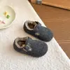 Zapatos de algodón para niños 2026 otoño e invierno nuevo estilo zapatos para niñas estilo coreano zapatos de algodón para niños versátiles de moda zapatos tipo Birkenstock con forro polar