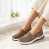 Zapatos de Tela Old Beijing Bai Zhenhe para Mujer, Zapatos de Malla Bordados Huecos Transpirables de Suela Suave, Slip-On de Suela Gruesa para Madres de Mediana Edad y Mayores
