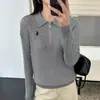 Suéter gris de punto trenzado para mujer, estilo fino, nueva colección otoño 2026 para mujer, top de punto de manga larga con cuello polo