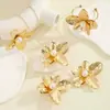 Ventas Directas de Fábrica Joyería Europea y Americana Moda Exagerada Metal Estéreo Flor Grande Perla de Imitación Collar para Mujer Pendientes Juego de Joyería