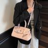 Bolsa Grande de Couro Ocidental de Alta Qualidade para Mulheres 2025 Nova Bolsa Transversal de Primavera e Verão Moda para o Dia a Dia Portátil Bolsa Platina