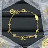 Pulsera de Letra V Familia de Burros Estilo Nicho de Lujo Ligero Europeo y Americano Personalidad de Alta Gama Diseño Versátil Joyería
