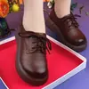 Zapatos de cordones con suela gruesa estilo británico para mujer, nuevos zapatos de cuero otoño 2026, mocasines casuales de punta redonda con suela blanda para madres