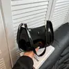 Bolso de estilo francés con un acabado brillante de alta gama, nuevo color sólido, textura elegante y vintage, bolso de hombro simple versátil y a la moda