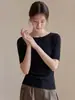 Elegante camiseta de punto de manga corta de un solo hombro estilo francés para mujer, top de seda helada ajustado para otoño, base negra