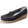 Zapatos de mamá de cuero genuino de primavera y otoño, zapatos de enfermera, zapatos de cuña de cuero casuales, zapatos planos de una sola capa, zapatos de mujer de tacón medio para mujeres de mediana edad y mayores.
