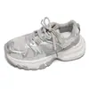 Zapatos retro de suela gruesa para mujer tipo "dad shoes" para aumentar la altura, nuevos zapatos deportivos casuales ligeros de suela blanda para otoño 2026