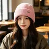 Nuevo sombrero de estilo coreano para mujer con circunferencia de cabeza grande, nuevo sombrero cálido de punto de lana para exteriores para otoño e invierno 2026, que protege los oídos.