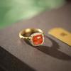 Anillo de plata esterlina S925 chapado en oro con incrustaciones de agua roja del sur, azúcar azúcar exquisito, encaje de cáñamo de diamantes completos exquisito, personalidad retro de tendencia
