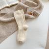 Calcetines para Mujer de Invierno Engrosados de Caña Media Beige Calcetines Apilados Cálidos Resistentes al Frío Boca Ancha Calcetines de Luna Estilo Japonés Medias Simples de Invierno