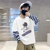 Camiseta de manga larga suelta de algodón puro para niños, camiseta interior de otoño para niños, estampado de dibujos animados, empalme de moda, camiseta de rayas