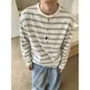 Sudadera de hombre a rayas para otoño con cuello Henley y botones de cuerno, camiseta de manga larga de corte relajado, top básico simple y casual para ir al trabajo