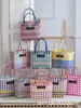 Bolsa Tejida de Celebridad de Internet Ins Color de Contraste Cuadros Bolsa Tejida a Mano División de Color Plástico Tejido Bolso de Mano Tejido para Vacaciones en la Playa