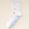 Calcetines de Yoga para Mujer de Media Pantorrilla con Pegamento Antideslizante Encaje de Hongo Bordado de Cereza Calcetines Profesionales para Entrenamiento Correr Pilates