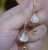 Pendientes de lujo ligeros con diseño de nicho, con piedra de ojo de gato y hoja de ginkgo, hebilla elegante y única, combinables con todo, de moda 2024.
