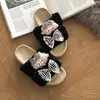 Sandalias de suela gruesa para mujer para el verano de 2024, nuevas sandalias con lazo, zapatos de playa de tacón alto de moda, versátiles de suela blanda