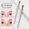 Brocha Pequeña para Sombras de Nariz en Forma de Hoja de Sierra Color Oro Rosa, Brocha Profesional Inclinada para Maquillaje para Difuminar Cosméticos y Contouring, Brocha Inclinada para el Puente de la Nariz
