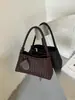Bolso tejido con patrón transfronterizo para mujer, nuevo bolso tipo cubo de gran capacidad, bolso de hombro versátil y moderno para llevar debajo del brazo