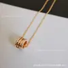 Versão de Luxo Colar de Cerâmica Homemzinho Vermelho Baojia com Design de Cintura Fina com Mola, Edição Beneficente, Cravejado com Strass, Banhado a Prata 925, Cnc