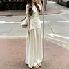 Deslumbrante roupa de verão em estilo coreano: conjunto de duas peças casual e descontraído para mulheres, apresentando um top assimétrico de ombro a ombro com fitas e calça pantalona de cintura alta