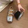 Nuevos zapatos Mary Jane plateados con plataforma interior, combinados con una falda, colección primavera/otoño 2026, con un moño, diseño de nicho, tacón de 4 cm