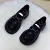 Mocasines populares para mujer 2026 otoño nuevo versátil estilo coreano suela blanda punta redonda zapatos de vestir plataforma suela gruesa zapatos de piel