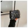 2024 Nueva Bolso de Moda para Mujer Mini Leopardo de Moda Cadena de Alto Grado Bolso de Hombro Cruzado Elegante Bolso para Maquillaje de Labios y Polvera