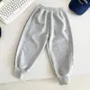 Wind Valley 2026 Outono Novo Confortável Versátil Infantil Estampa de Letras Calça Jogger para Meninos Primavera e Outono Calça com Punho