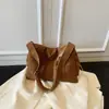 Bolso Grande de Ante Acolchado Bordado Estilo Retro Bolso Pequeño Cuadrado para Hombro para Mujer Moda Otoño e Invierno Nuevo Bolso de Hombro