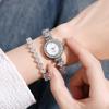 Reloj de Mujer Nuevo Simple Pequeño Temperamento Incrustaciones de Diamante Lujo Traje de Mujer Reloj Pulsera de Costilla Caja de Polvos Traje de Dos Piezas