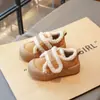 Zapatos de algodón cálidos con forro polar para niñas, nuevo estilo otoño/invierno 2026, zapatos de felpa suaves y cómodos para niños, zapatos de algodón casuales para niños mayores