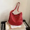 Bolsa Feminina Duoguo Verão Design Vazado Bolsa Transversal Tipo Balde Modelo Novo 2026 Bolsa de Ombro de Grande Capacidade para Praia e Viagem